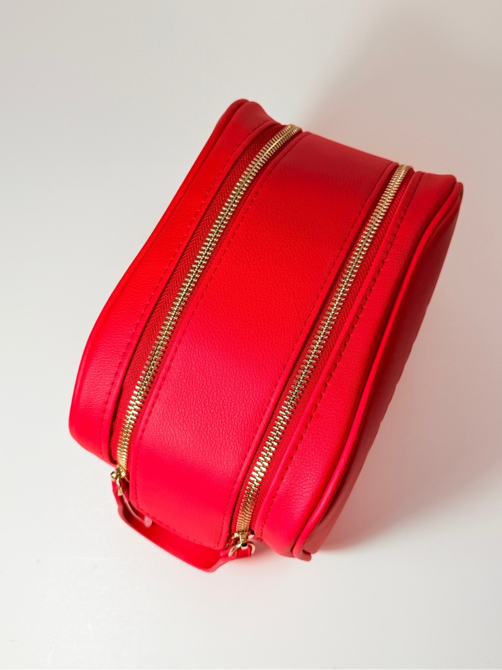 TRULY Red Cosmetic Case  - NEW - Picture 2 of 3